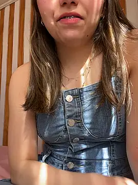 Snapshot of floooohv chatting on 10.06.25 floooohv online show from 10.06.25