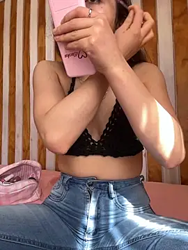 Snapshot of floooohv chatting on 10.07.25 floooohv online show from 10.07.25