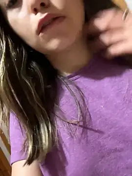 Snapshot of floooohv chatting on 11.23.25 floooohv online show from 11.23.25