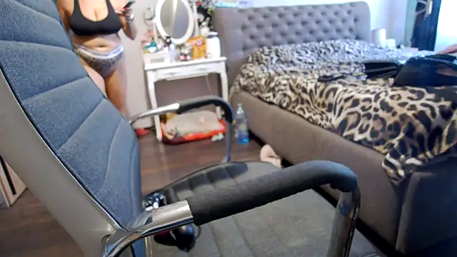 Snapshot of Jennifer24___ chatting on 09.15.25 Jennifer24 online show from 09.15.25