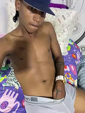 Snapshot of kyle_ivo00 chatting on 03.05.25 kyle ivo00 online show from 03.05.25