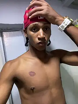 Snapshot of kyle_ivo00 chatting on 03.06.25 kyle ivo00 online show from 03.06.25