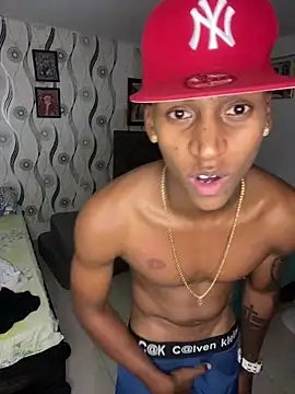 Snapshot of kyle_ivo00 chatting on 10.20.25 kyle ivo00 online show from 10.20.25