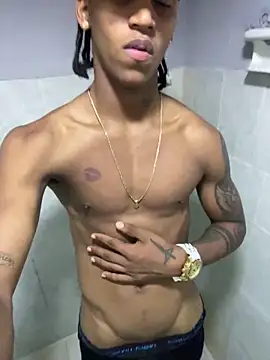 Snapshot of kyle_ivo00 chatting on 11.14.25 kyle ivo00 online show from 11.14.25