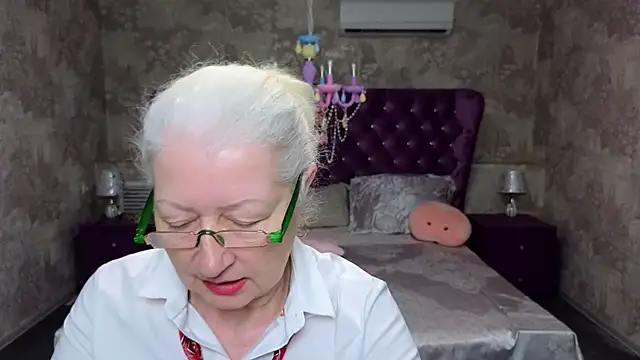 Maya Mayflower online show from 03.12.25