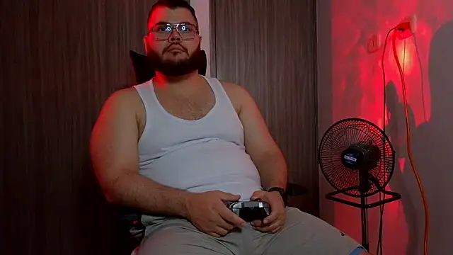 Snapshot of Edmund98 chatting on 02.28.26 Edmund98 online show from 02.28.26