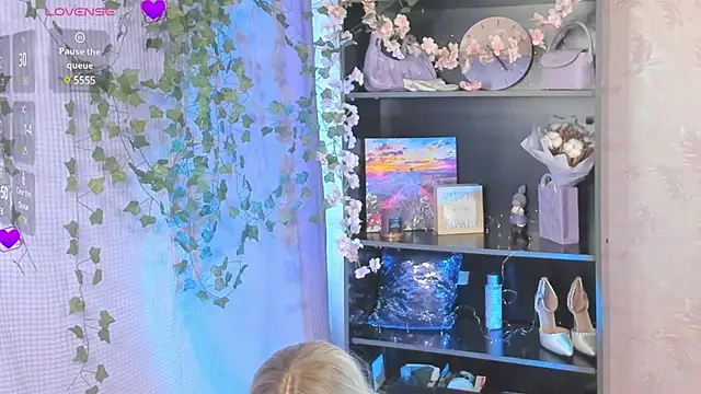 Snapshot of MelissaMillton chatting on 03.11.25 MelissaMillton online show from 03.11.25