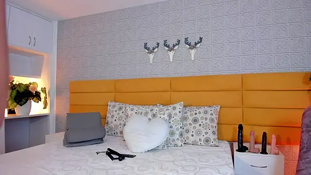 LeilaHiuston online show from 03.23.26