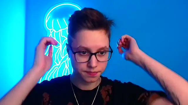 Bella Swannn online show from 03.04.25