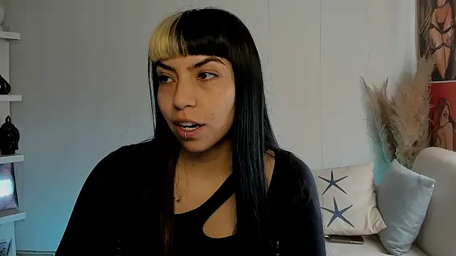 Snapshot of Saraa_Desiree chatting on 09.10.25 Saraa Desiree online show from 09.10.25