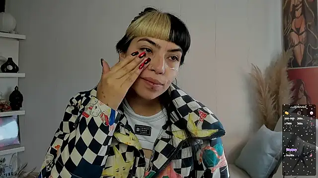 Snapshot of Saraa_Desiree chatting on 09.11.25 Saraa Desiree online show from 09.11.25