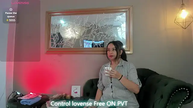 Snapshot of Chanel_milff_ chatting on 03.12.25 Chanel milff online show from 03.12.25