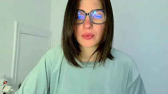 Snapshot of neferutt chatting on 11.07.25 neferutt online show from 11.07.25