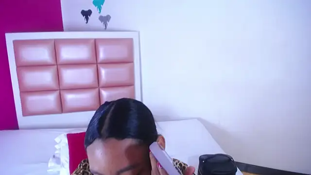 tiny sarah1 online show from 10.29.25