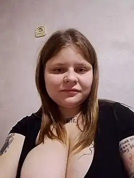 Snapshot of Alice_bright chatting on 09.20.25 Alice bright online show from 09.20.25