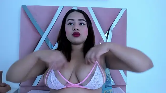 Snapshot of Vero_Mendoza chatting on 09.18.25 Vero Mendoza online show from 09.18.25