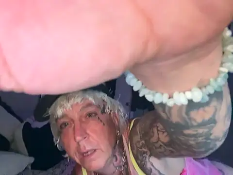 Snapshot of BADCOMPANY123 chatting on 09.24.25 BADCOMPANY123 online show from 09.24.25