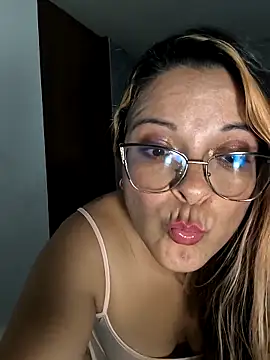 Snapshot of KimyCox_16 chatting on 03.05.25 KimyCox 16 online show from 03.05.25