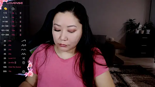 Snapshot of LisaAsianFlower chatting on 10.10.25 LisaAsianFlower online show from 10.10.25