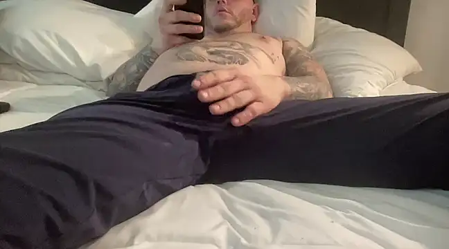 Snapshot of Thegreatwhitepipe chatting on 03.18.25 Thegreatwhitepipe online show from 03.18.25