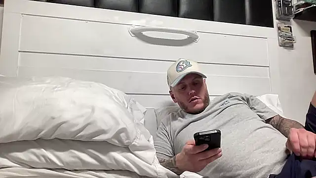 Snapshot of Thegreatwhitepipe chatting on 09.12.25 Thegreatwhitepipe online show from 09.12.25