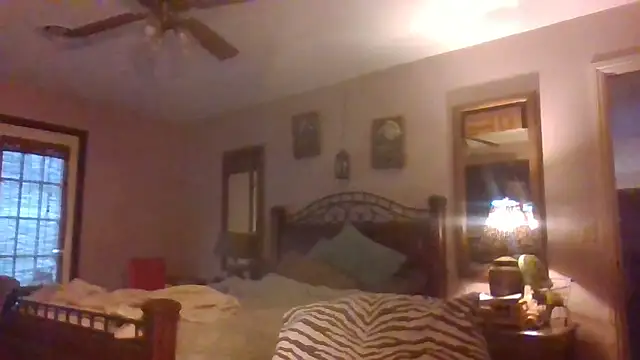 Snapshot of HunkofRock chatting on 03.21.25 HunkofRock online show from 03.21.25