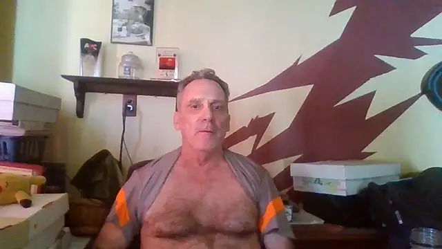 Snapshot of HunkofRock chatting on 10.16.25 HunkofRock online show from 10.16.25