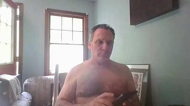 Snapshot of HunkofRock chatting on 04.29.26 HunkofRock online show from 04.29.26