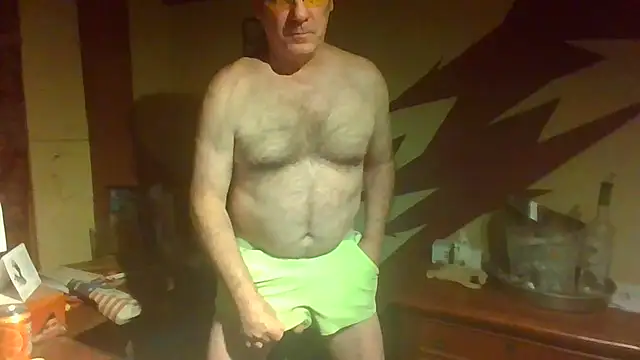 Snapshot of HunkofRock chatting on 05.19.26 HunkofRock online show from 05.19.26