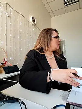 Juicy PeachLux online show from 03.26.26