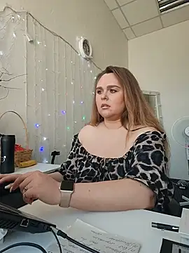 Snapshot of Juicy_PeachLux chatting on 05.16.26 Juicy PeachLux online show from 05.16.26