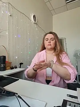 Snapshot of Juicy_PeachLux chatting on 05.17.26 Juicy PeachLux online show from 05.17.26