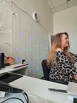 Snapshot of Juicy_PeachLux chatting on 05.24.26 Juicy PeachLux online show from 05.24.26