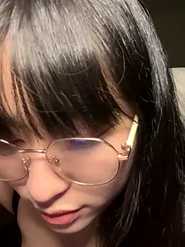 Snapshot of 214Jun chatting on 10.09.25 214Jun online show from 10.09.25