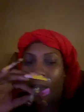 Snapshot of Dymmmm chatting on 11.04.25 Dymmmm online show from 11.04.25