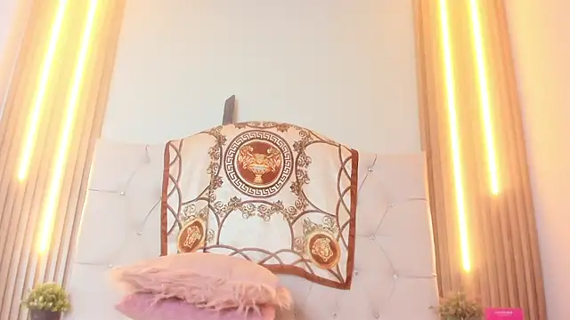 Alexa Bravva online show from 04.08.26