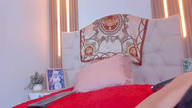 Alexa Bravva online show from 05.17.26