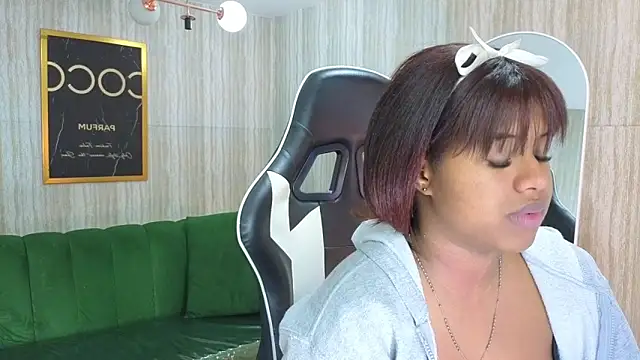 Snapshot of abby1_t_ chatting on 10.02.25 abby1 t online show from 10.02.25