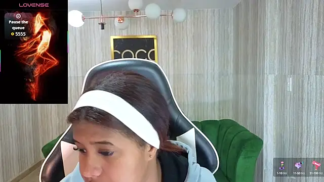 Snapshot of abby1_t_ chatting on 10.14.25 abby1 t online show from 10.14.25