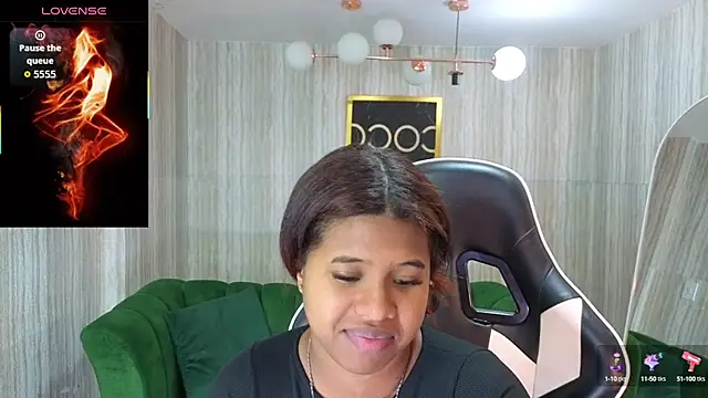 Snapshot of abby1_t_ chatting on 10.15.25 abby1 t online show from 10.15.25