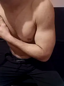 Snapshot of LucianDraven chatting on 03.08.25 LucianDraven online show from 03.08.25