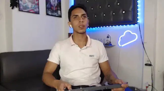 Snapshot of Monkey_uchiha777 chatting on 03.10.25 Monkey uchiha777 online show from 03.10.25