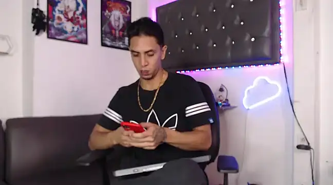 Snapshot of Monkey_uchiha777 chatting on 03.13.25 Monkey uchiha777 online show from 03.13.25