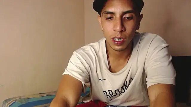 Snapshot of Monkey_uchiha777 chatting on 10.10.25 Monkey uchiha777 online show from 10.10.25