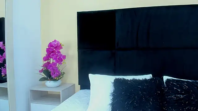 Snapshot of MaddyCrofft chatting on 03.19.26 MaddyCrofft online show from 03.19.26