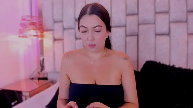 Snapshot of MaddyCrofft chatting on 03.30.26 MaddyCrofft online show from 03.30.26