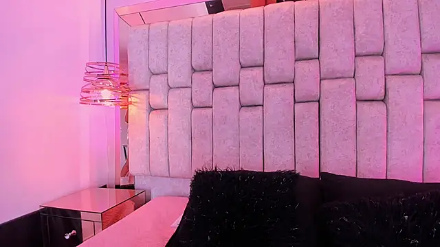 Snapshot of MaddyCrofft chatting on 04.01.26 MaddyCrofft online show from 04.01.26