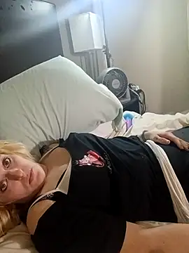 KITTYBOOBOOFUXX online show from 11.25.25