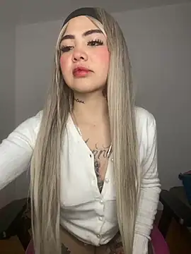 Mia cullen  online show from 10.11.25