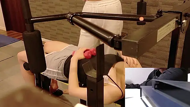 Snapshot of Stretch-man chatting on 11.12.25 Stretch-man online show from 11.12.25